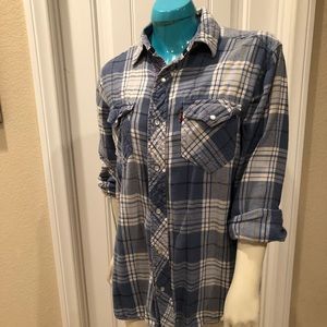 Classic Levi’s cowboy flannel button up
